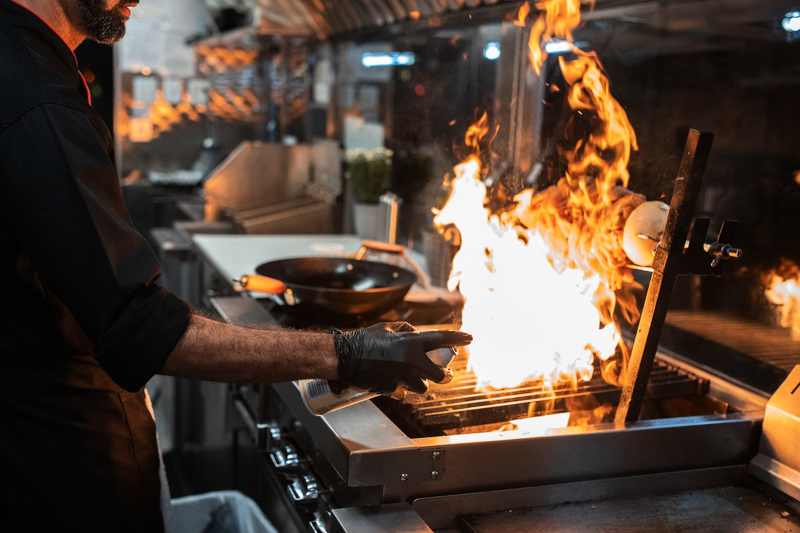 Il Primo Soccorso in cucina: come fermare le emorragie, trattare le ustioni e riconoscere le intossicazioni e le reazioni allergiche gravi