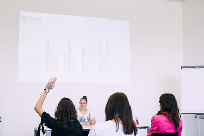 APRE UNA STANZA TUTTA PER SE, IL PROGETTO A TUTTO CAMPO DI ESAC FORMAZIONE PER LA LEADERSHIP FEMMINILE